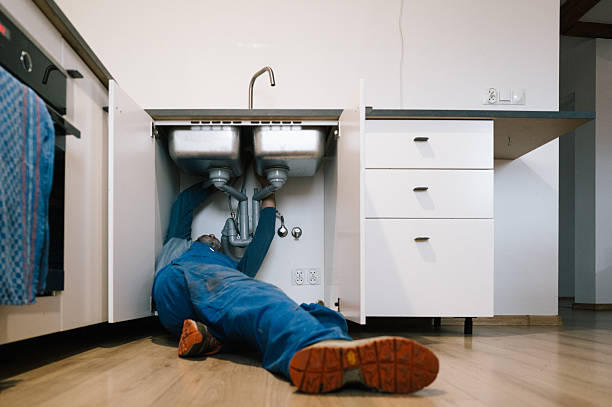 Professional Emergency Plumber technician working in Belleville, MI